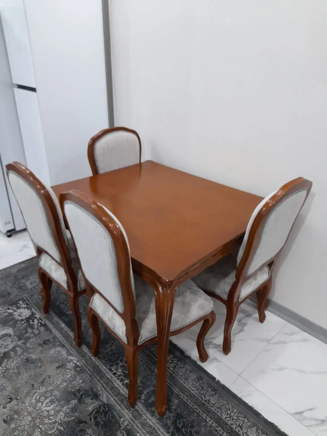 نهار خوری مدل کلاسیک فرانسوی ۴ نفره|میز و صندلی غذاخوری|رباط‌کریم, رباط‌کریم|دیوار