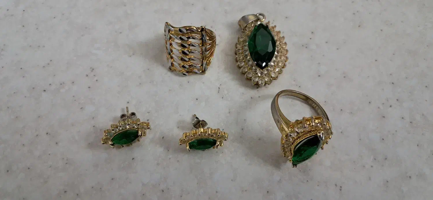 سرویس بدلیجات به همراه یک انگشتر تک|بدلیجات|مشهد, جلالیه|دیوار