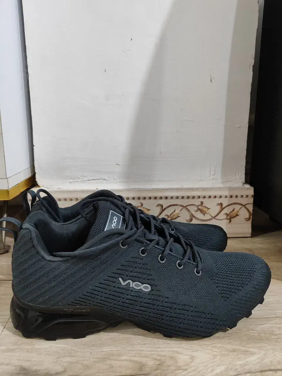 کتونی اورجینال|کیف، کفش، کمربند|صومعه‌سرا, |دیوار