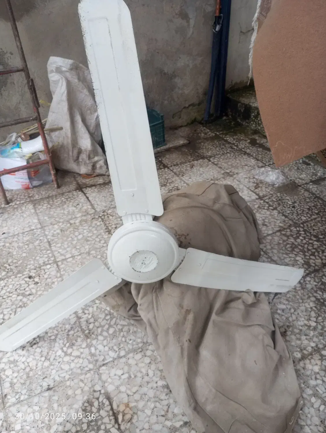 پنکه سقفی|پنکه و تصفیه‌کنندهٔ هوا|رشت, آب و برق|دیوار