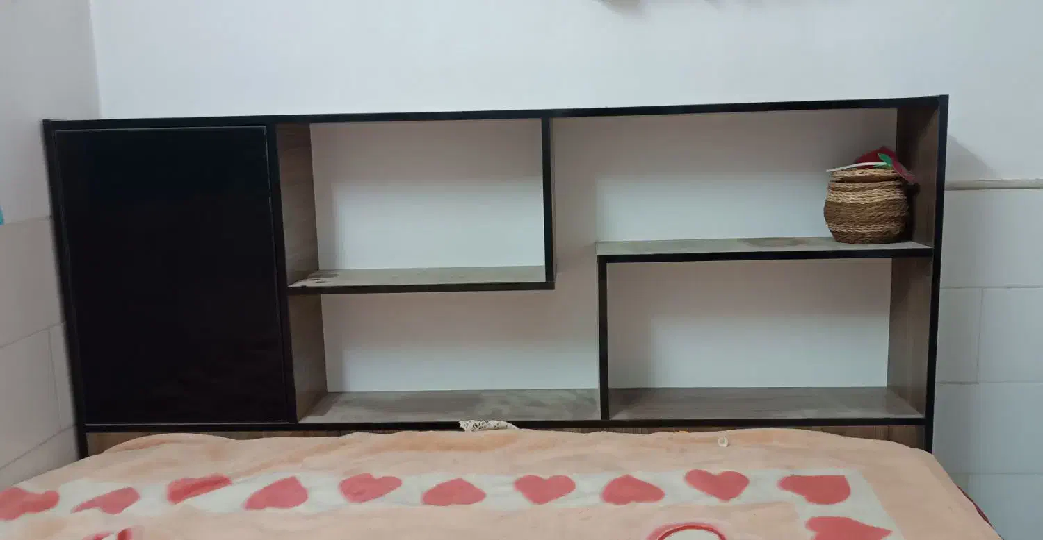 تخت خواب دو نفره و تشک در حد نو|تخت و سرویس خواب|یزد, |دیوار