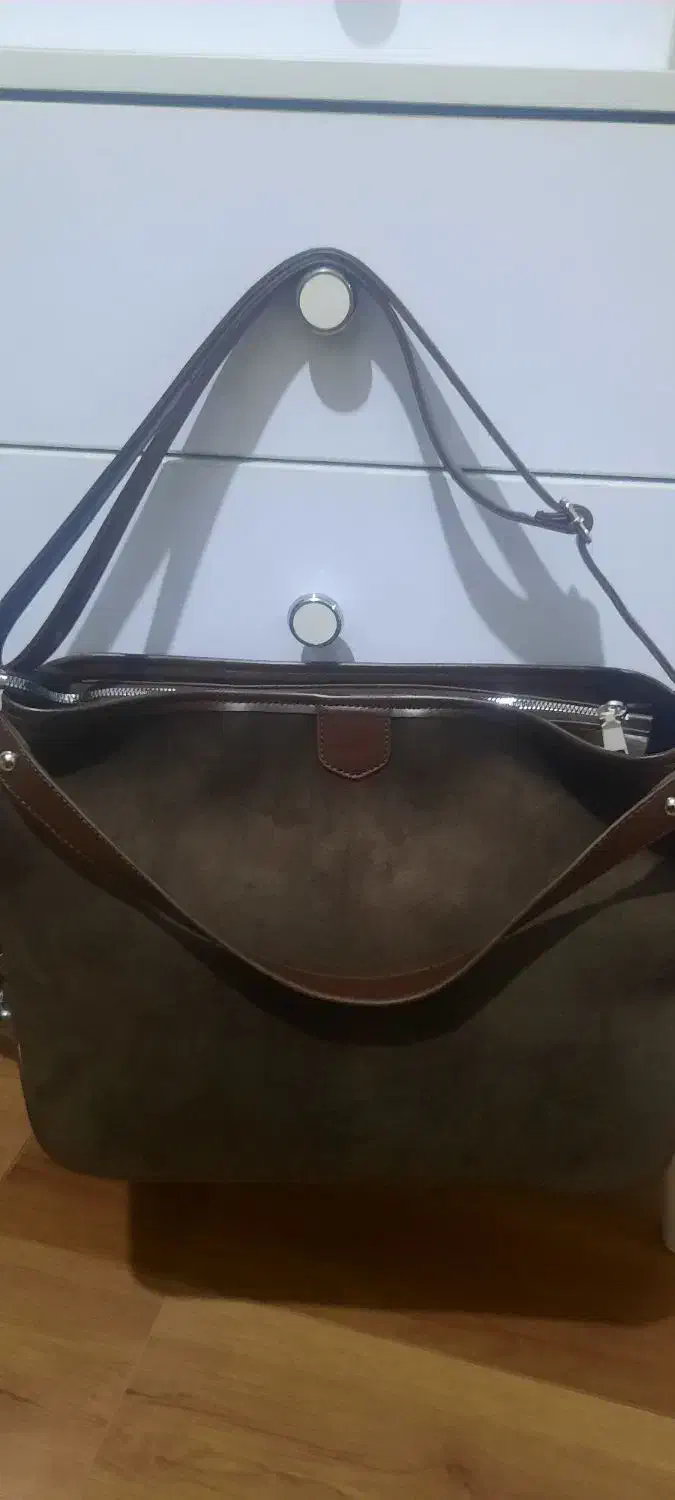 کیف کاملا نو اصلا استفاده نشده|کیف، کفش، کمربند|رشت, رودباری|دیوار