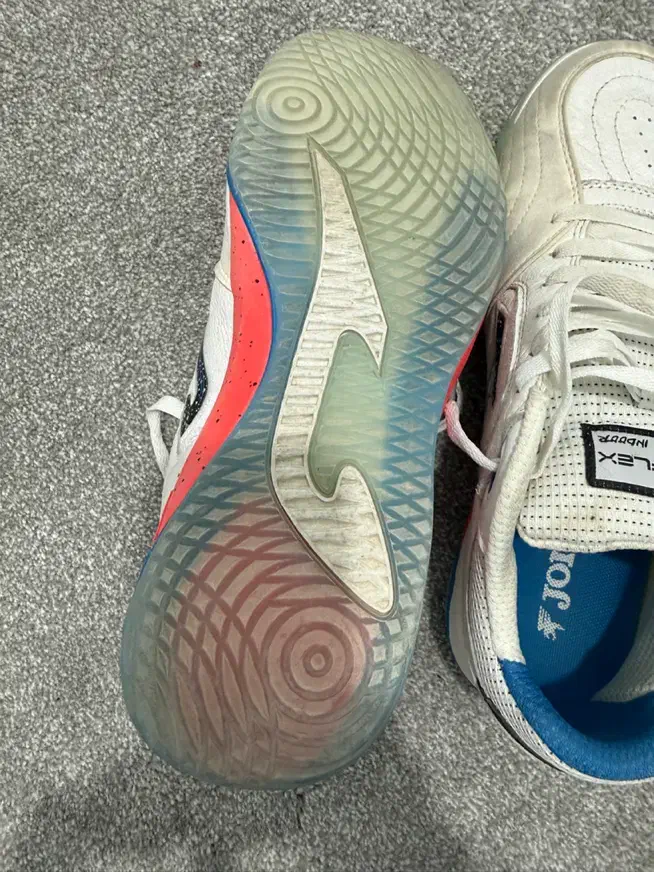 کفش فوتسالی جوما|کیف، کفش، کمربند|صدرا-فارس, فاز ۱|دیوار