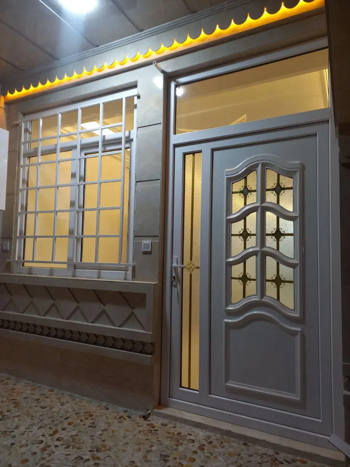 درب و پنجره پی وی سی|خدمات پیشه و مهارت|ساوه, |دیوار