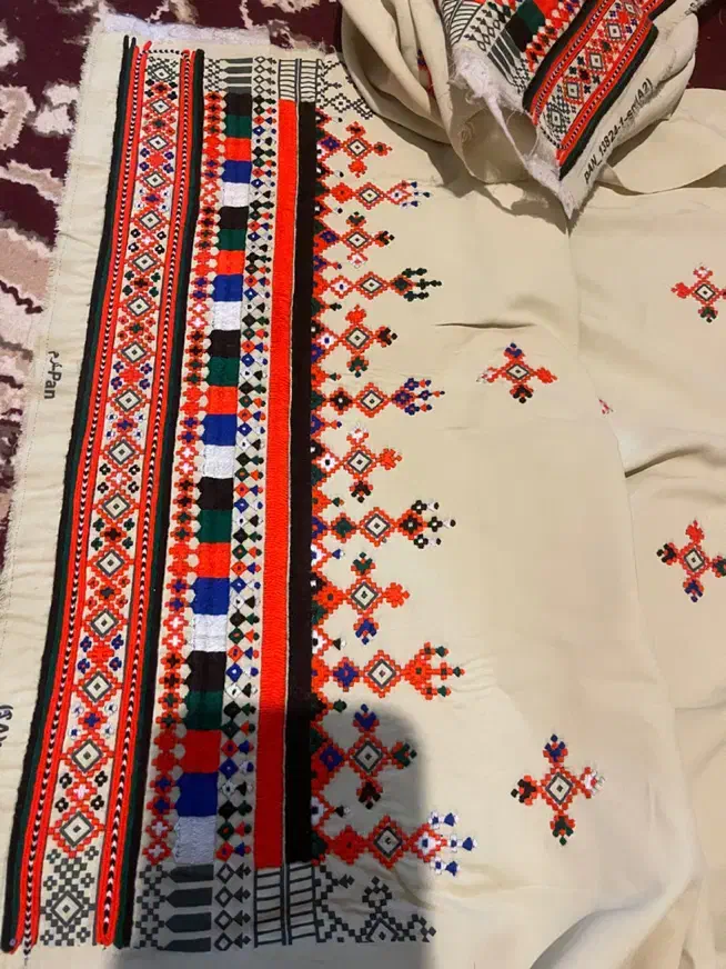 اینه|لباس|سراوان, |دیوار