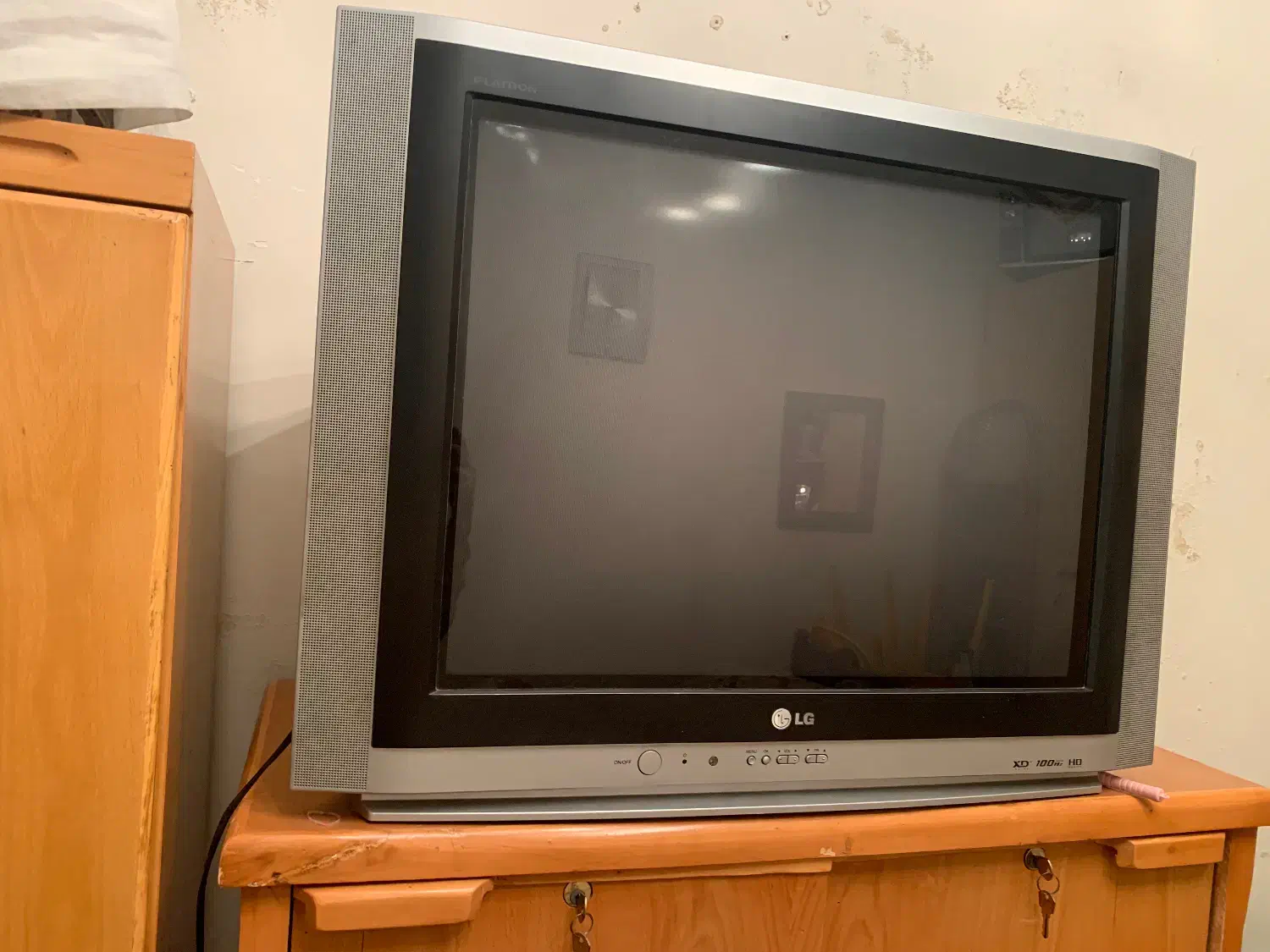 تلویزیون قدیمی|تلویزیون و پروژکتور|بروجرد, |دیوار