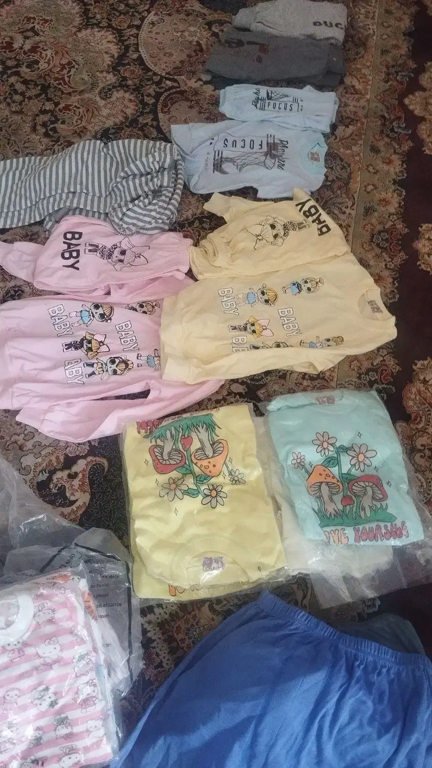 لباس بچه گانه|کفش و لباس بچه|کلاله, |دیوار