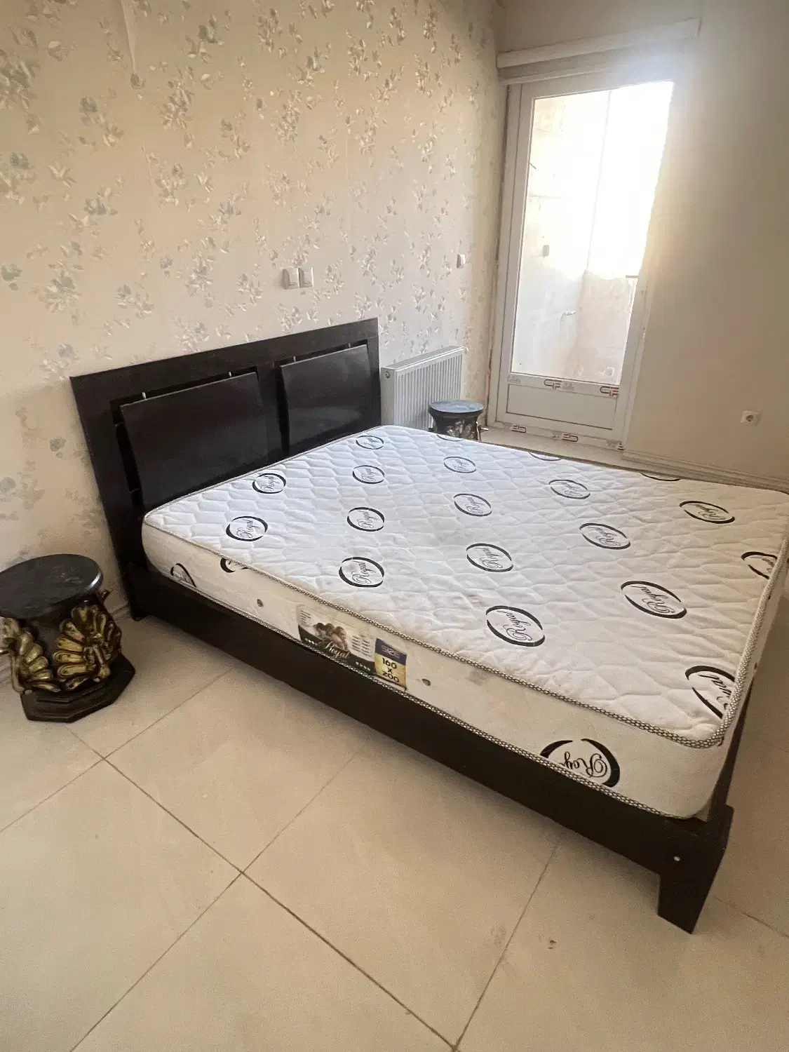 مبل ۷ نفره همراه با تخت دو نفره در حد نو|مبلمان خانگی و میز عسلی|شیراز, شهرک آرین|دیوار