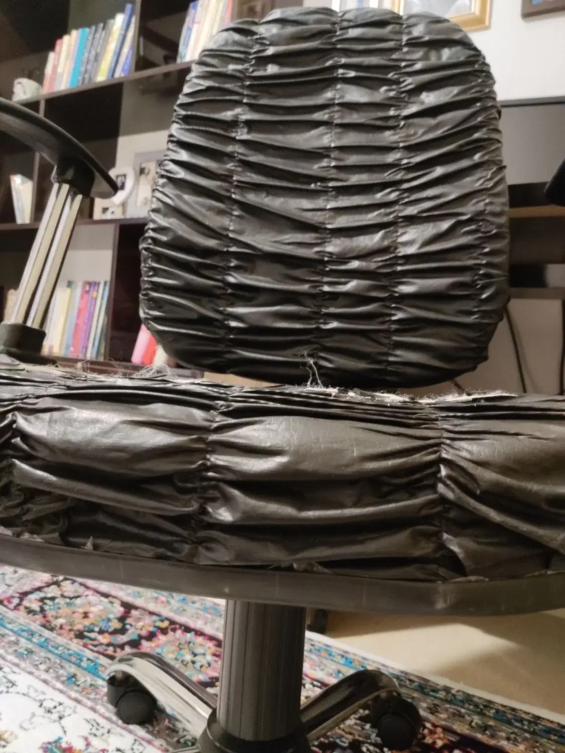 میز کامپیوتر و صندلی جک دار روکش چرمی چروک|مبلمان اداری|سنندج, |دیوار