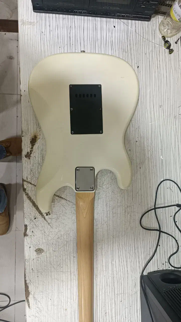 فروش فوری گیتار الکتریک|گیتار، بیس، امپلیفایر|بندرعباس, |دیوار