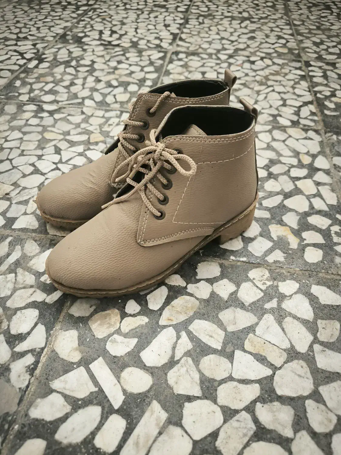 کفش|کیف، کفش، کمربند|لنگرود, |دیوار