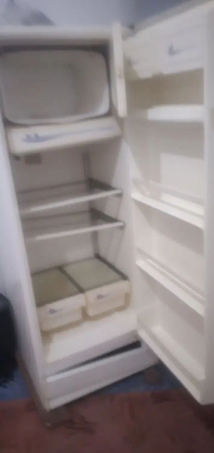 تلویزون ۲ میلیون با یک عدد یخچال فریزر ۷ملیون|تلویزیون و پروژکتور|تایباد, |دیوار