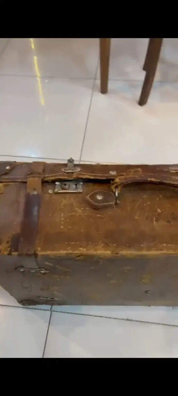 چمدان قدیمی|کلکسیون اشیاء عتیقه|شاهین‌شهر, دهخدا|دیوار