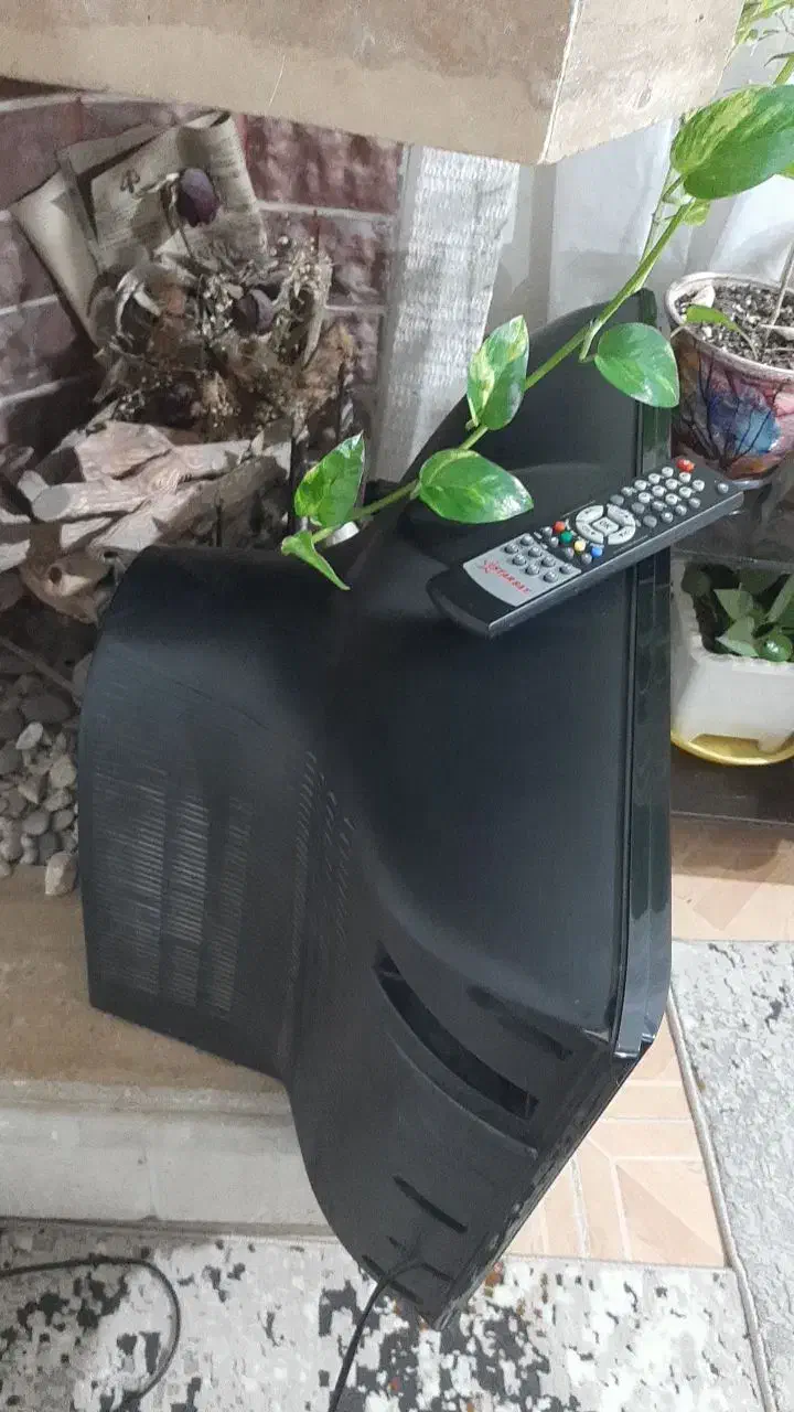 ۲۱ اینچ صفحه تخت LG بشرط سالم بودن|تلویزیون و پروژکتور|بجنورد, |دیوار