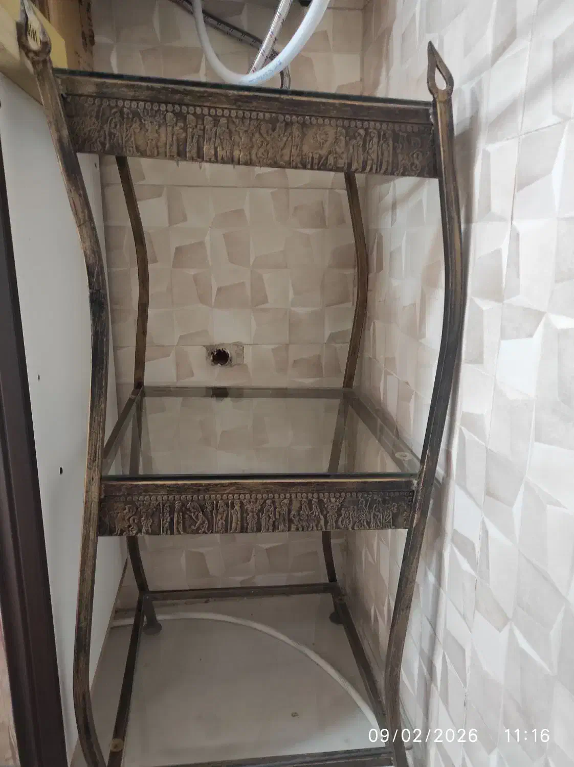 میز برنجی|کتابخانه، شلف، قفسه‌های دیواری|گلپایگان, |دیوار