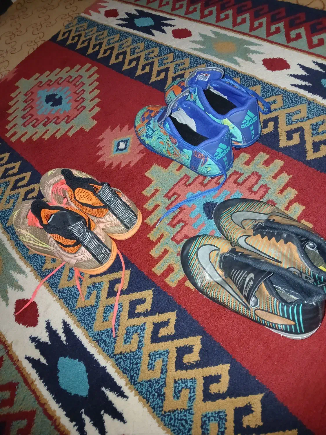 کفش فوتبالی سالنی ومیخی|تجهیزات ورزشی|خلخال, |دیوار