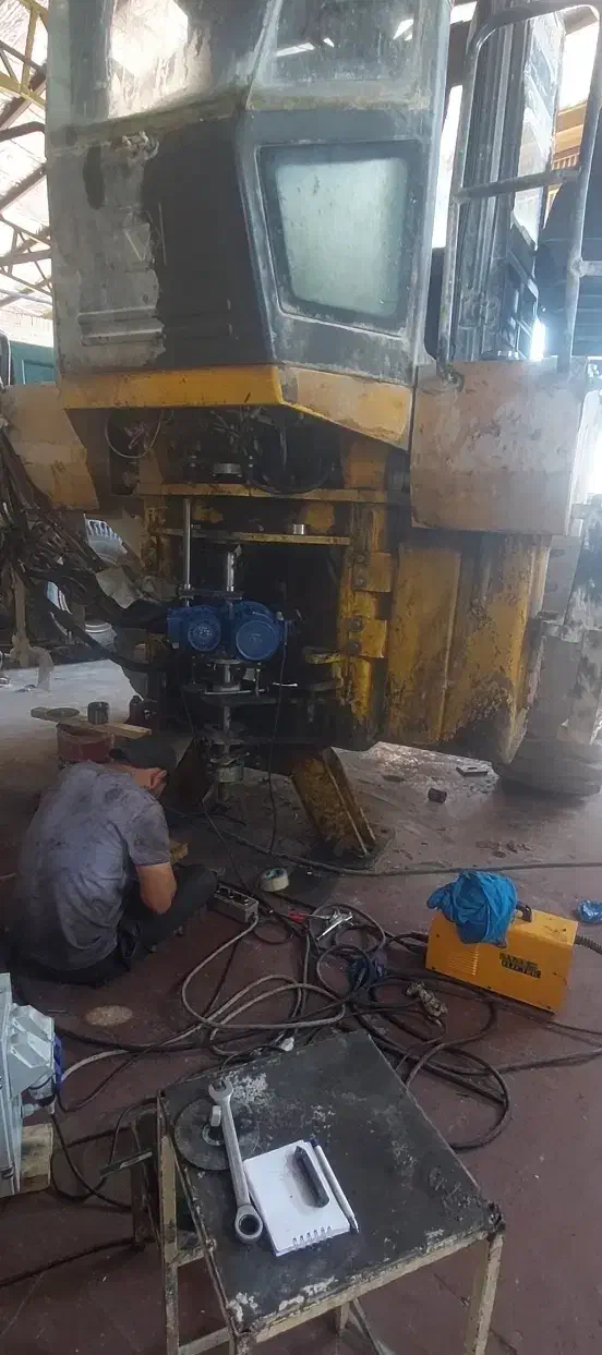 ثابت تراشی بوش پین لودر و بیل بدون جابجای|خدمات پیشه و مهارت|زارچ, |دیوار