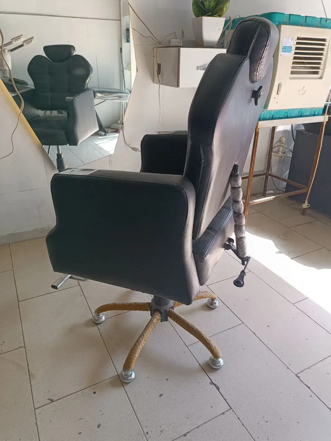 صندلی اصلاح آرایشگاه مردانه|آرایشگاه و سالنهای زیبایی|باخزر, |دیوار