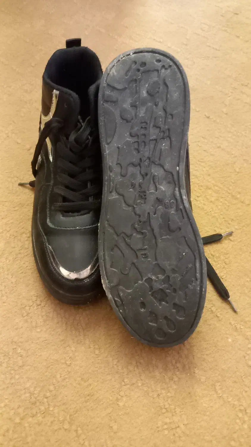 کفش نو|کیف، کفش، کمربند|بروجرد, |دیوار