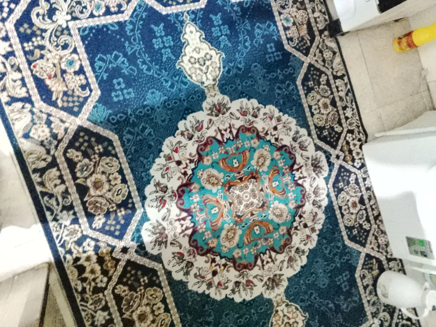 قالیچه تمیز. رنگ خاص|فرش|سمنان, |دیوار