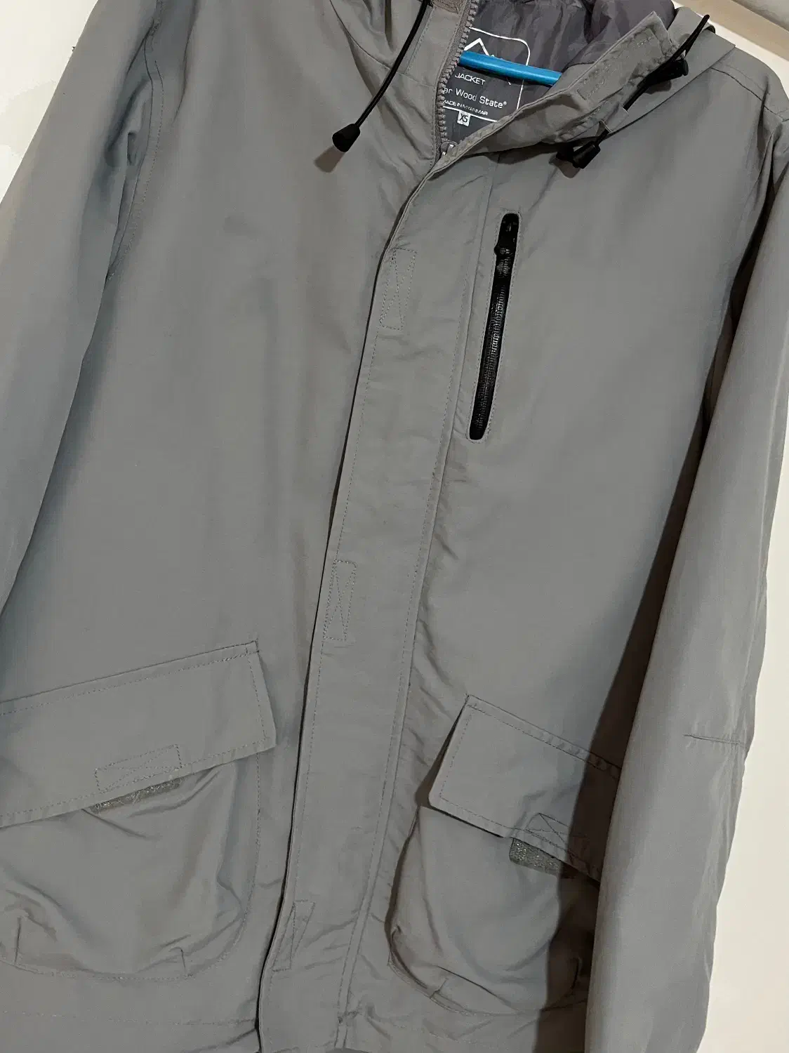 کاپشن|لباس|رشت, گلباغ نماز|دیوار