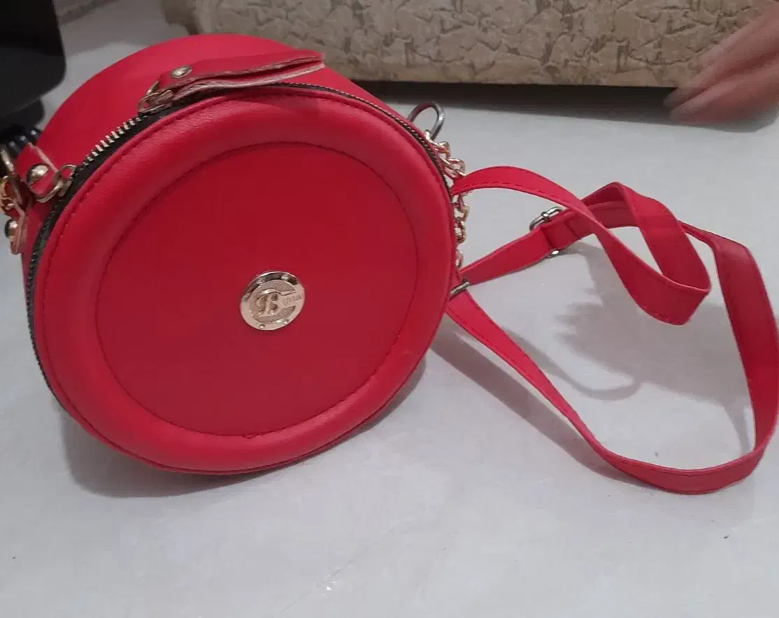 کیف|کیف، کفش، کمربند|رشت, گلباغ نماز|دیوار