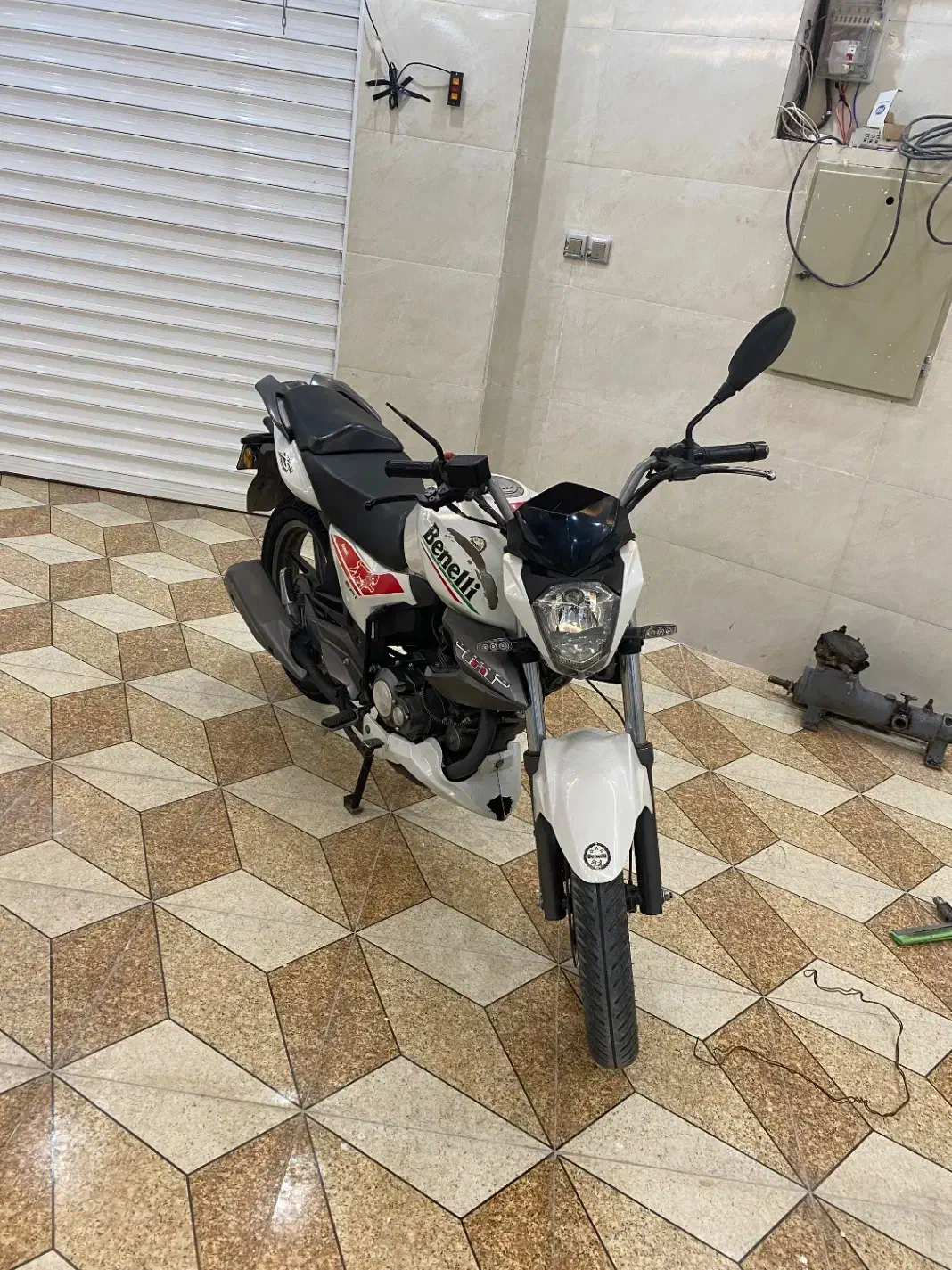 بنلی ۱۵۰ اتاق قدیم|موتورسیکلت|یزد, |دیوار