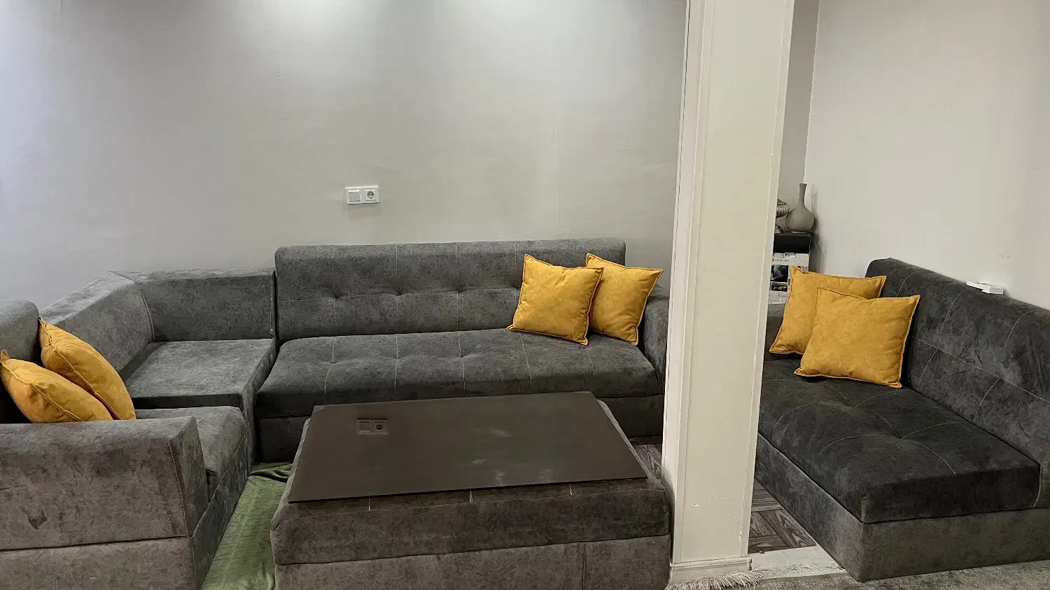 در حد نو،فوم سرد و پارچه‌ی بروز|مبلمان خانگی و میز عسلی|اقبالیه, |دیوار