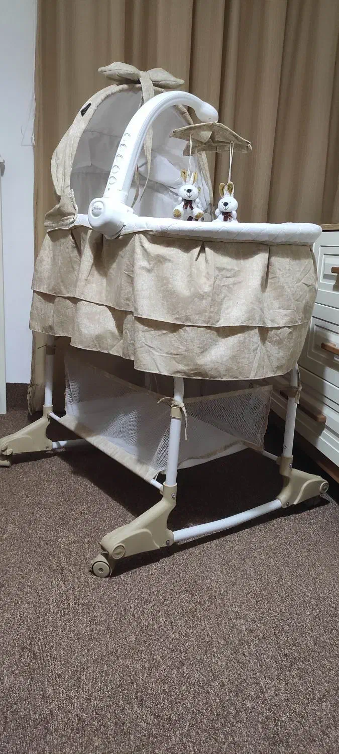 گهواره نوزاد|تخت و صندلی بچه|مشهد, حسابی جنوبی (شهرک غرب)|دیوار