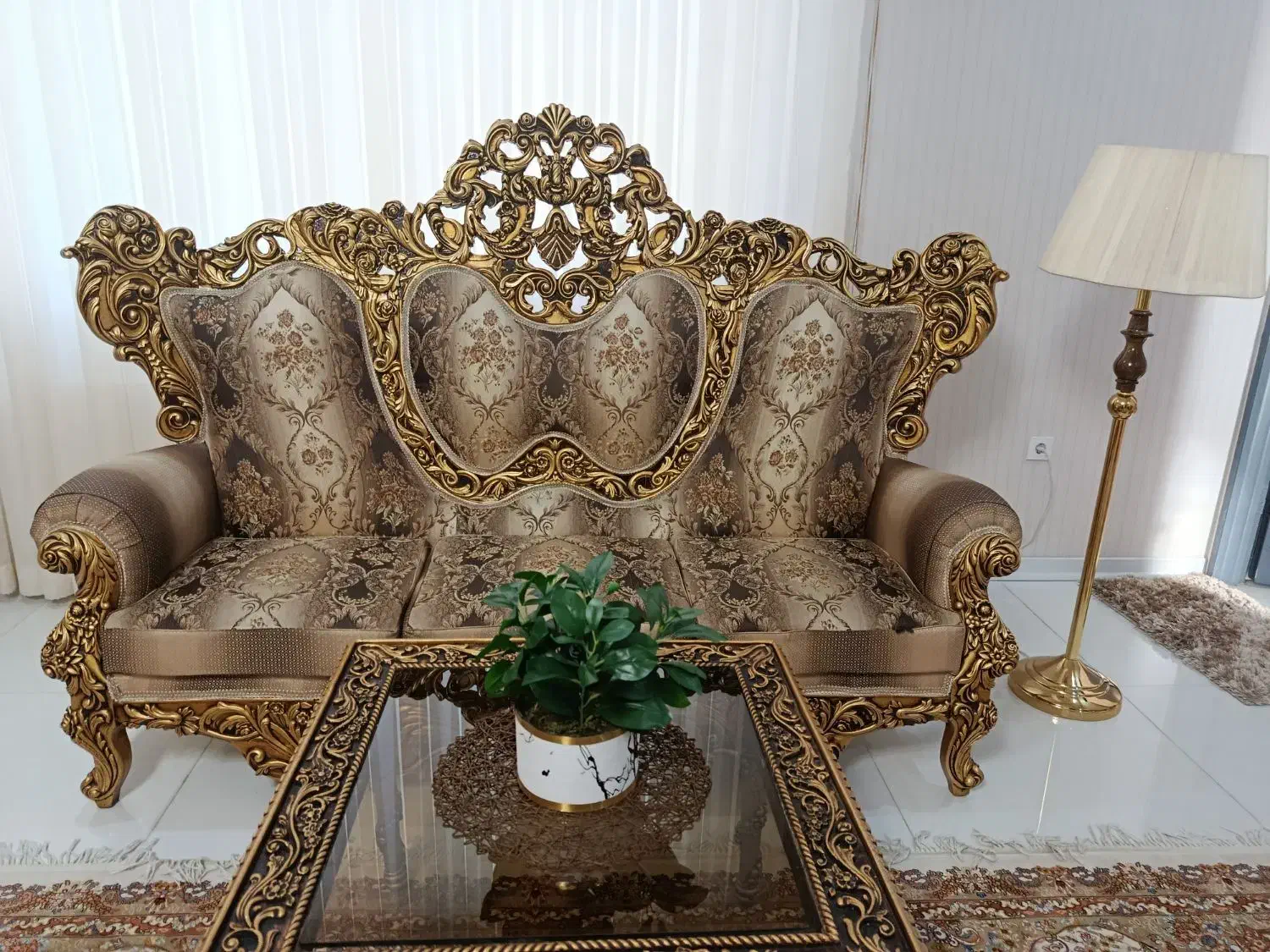 مبل سلطنتی چوب درجه یک 9نفره|مبلمان خانگی و میز عسلی|مشهد, چهارچشمه|دیوار