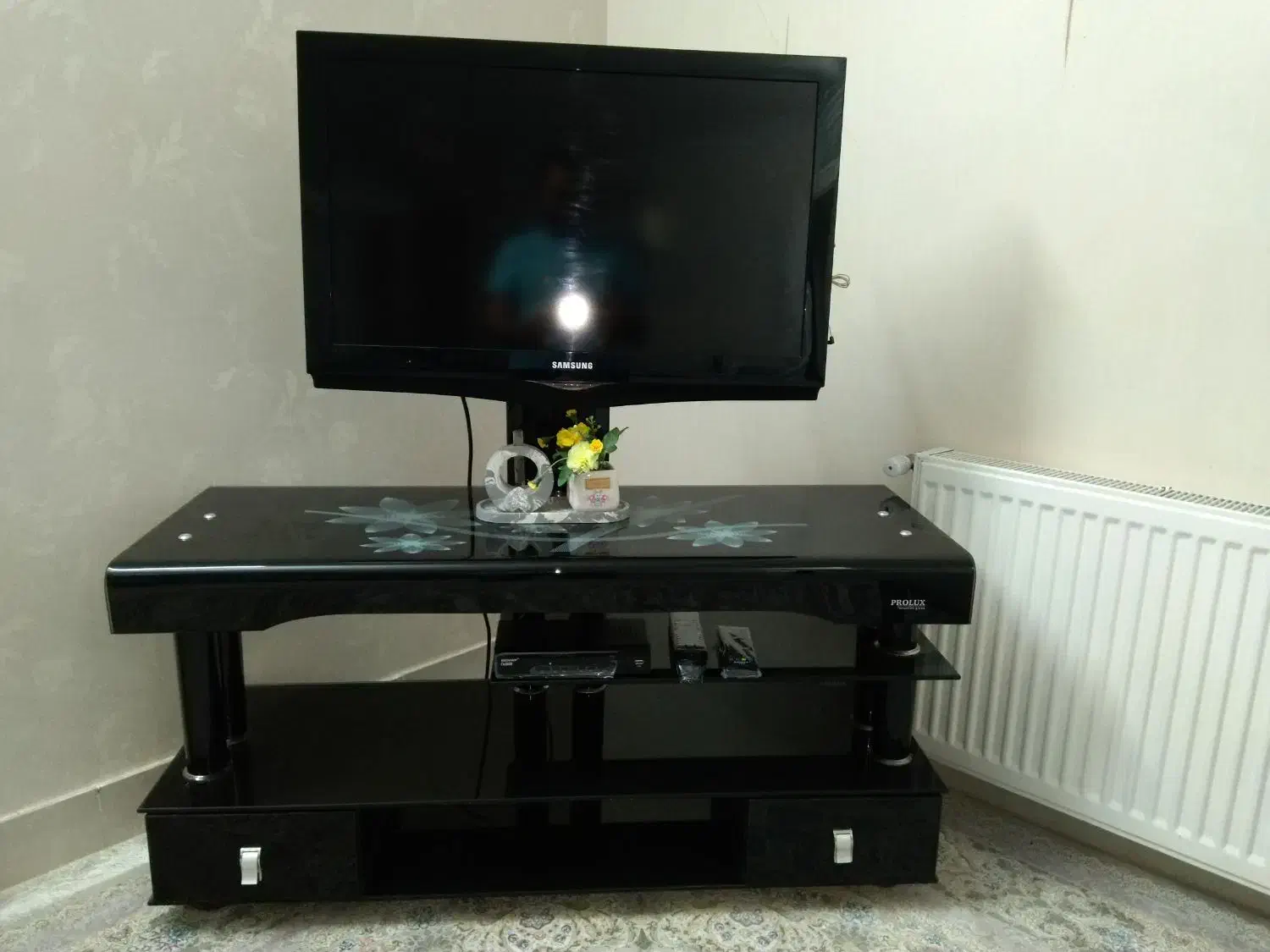 LCD سامسونگ اصل کره ای همراه با کنترل|تلویزیون و پروژکتور|قم, پردیسان|دیوار