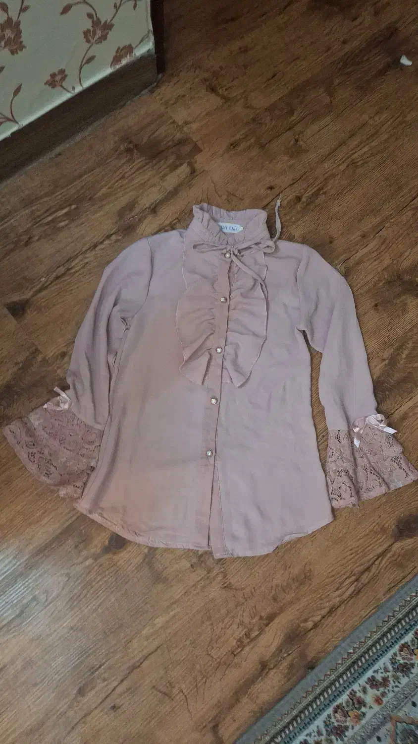 شومیز|لباس|دماوند, دماوند|دیوار