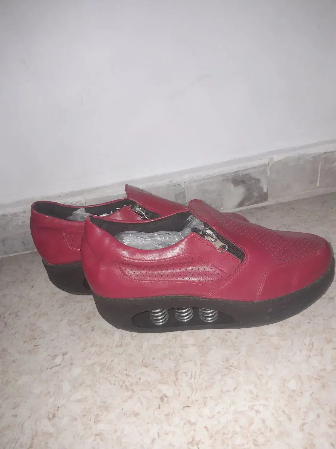 کفش چرم خاص فنردار زیپی زنانه|کیف، کفش، کمربند|فردیس, قریشی|دیوار