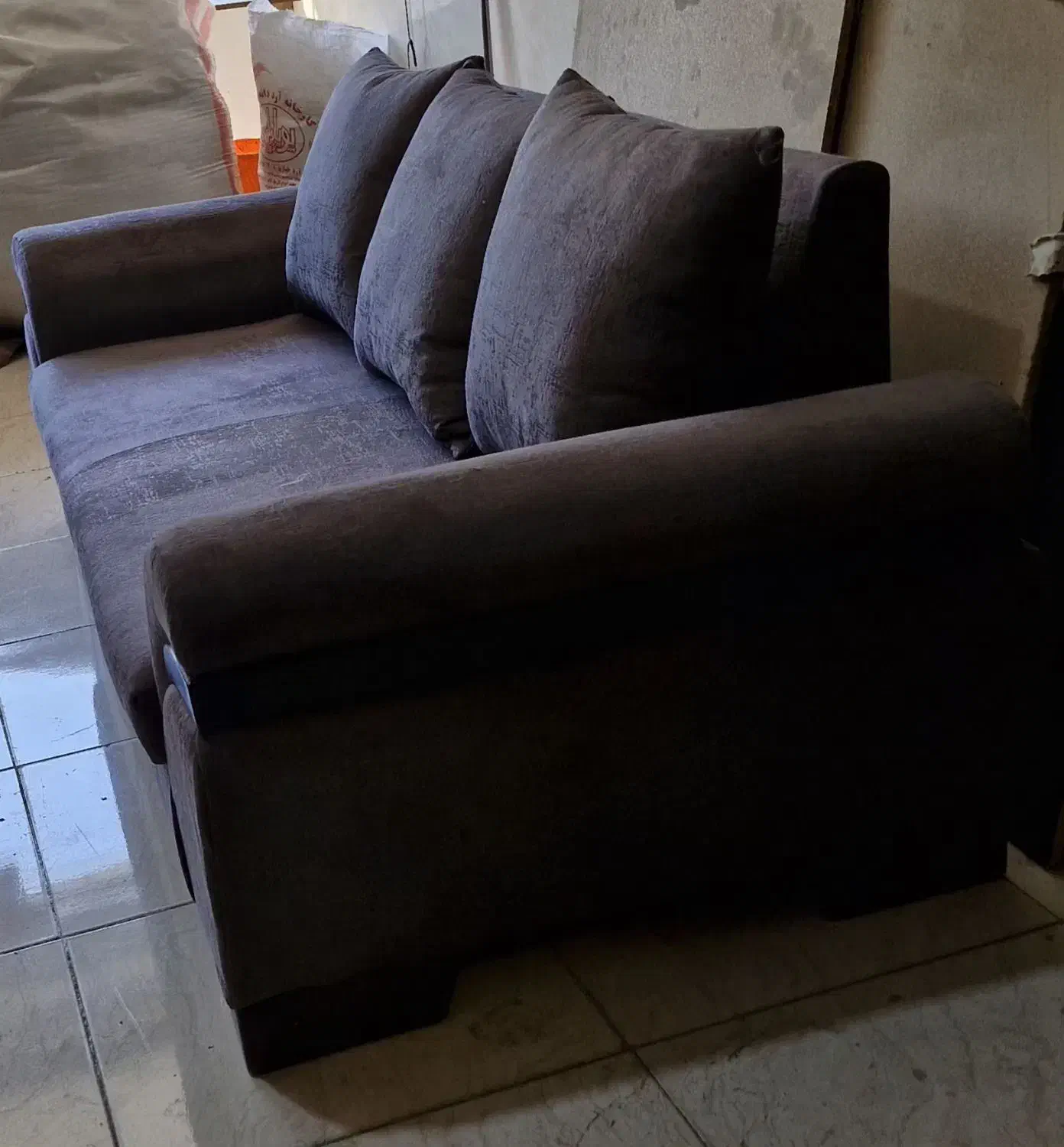 مبل سه نفره ، تعمیر کامل با ضمانت|مبلمان خانگی و میز عسلی|کرمان, |دیوار