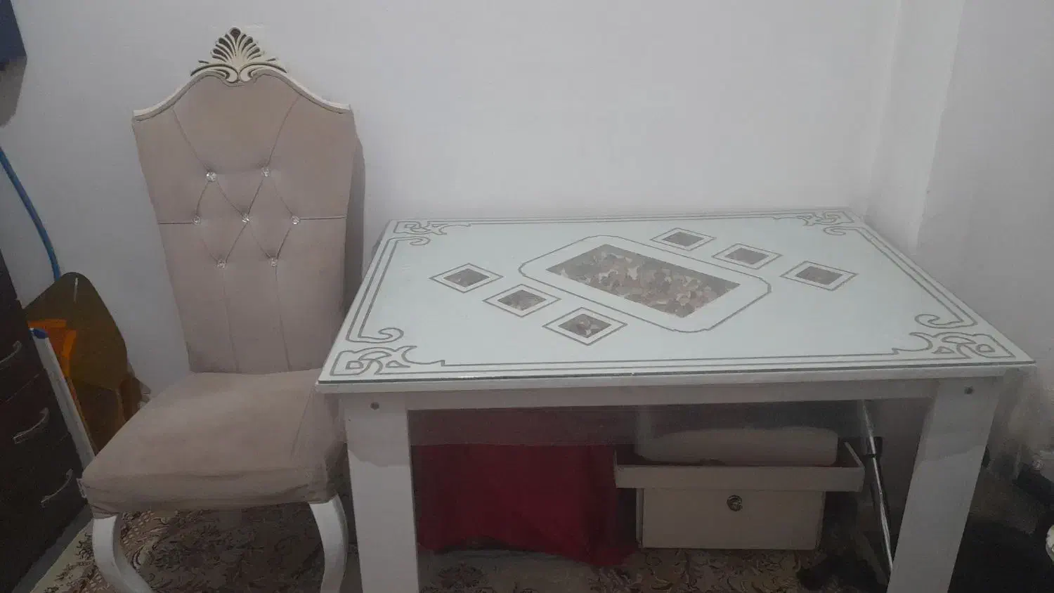 سلام یک میز تحریر ومیز نهار خوری|میز و صندلی غذاخوری|باسمنج, |دیوار