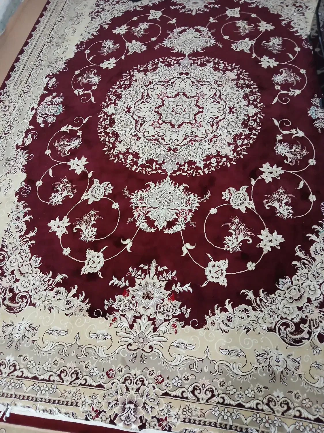 دو عدد فرش|فرش|اشتهارد, |دیوار