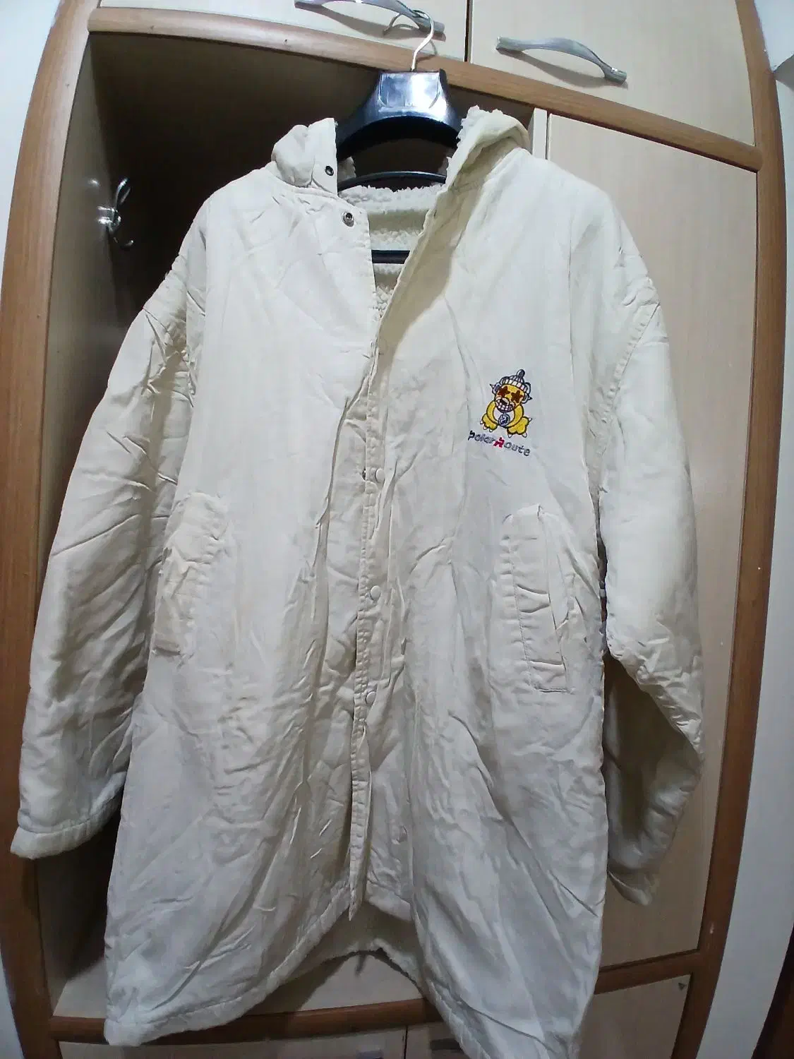 کاپشن|لباس|اصفهان, بهارستان|دیوار