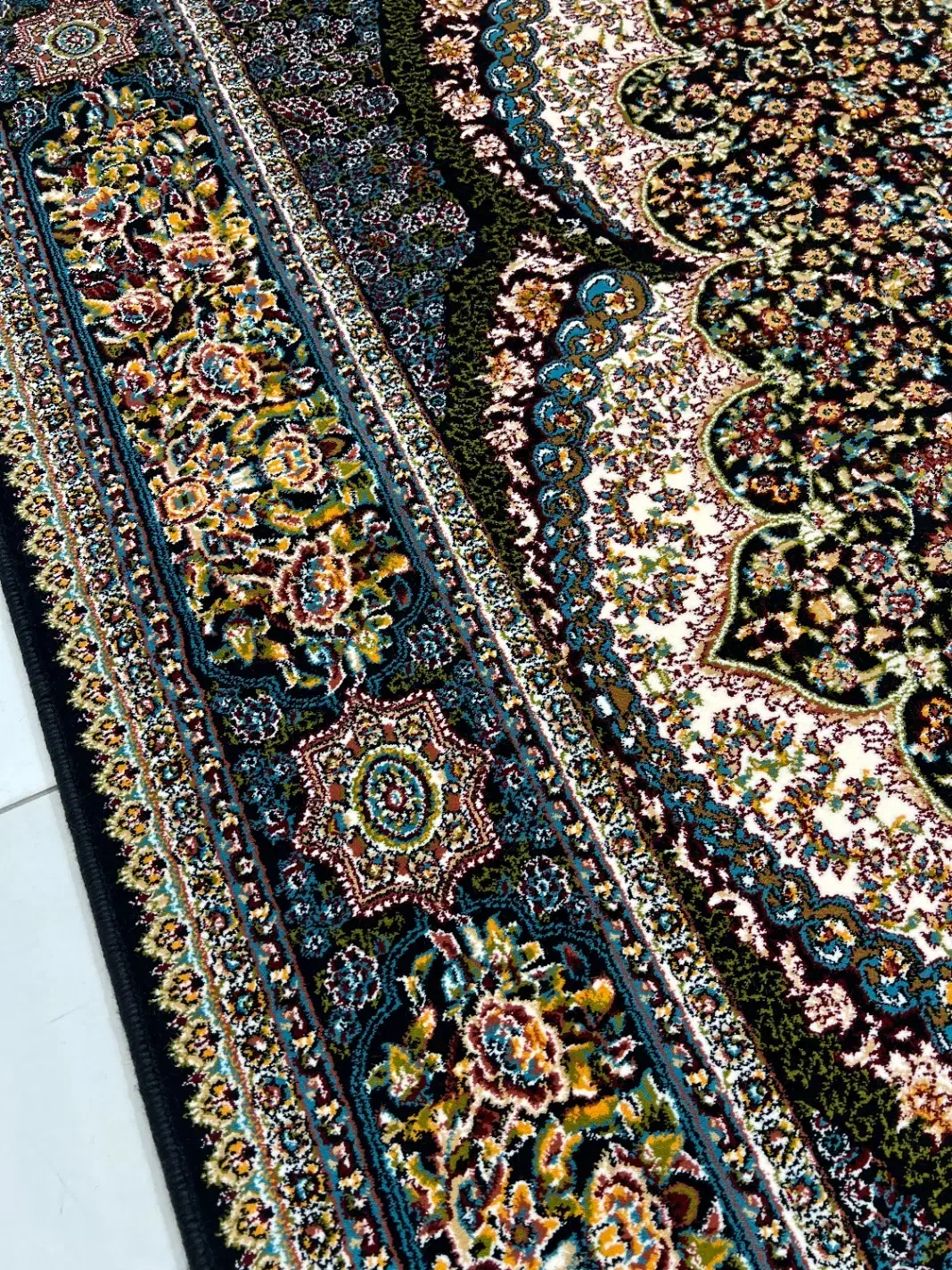 فرش ۷۰۰ شانه ۹ متری تالار آک ۲ تخته|فرش|اصفهان, ارزنان|دیوار