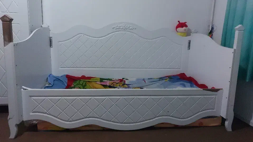 تخت کودک|تخت و صندلی بچه|رشت, بوسار|دیوار