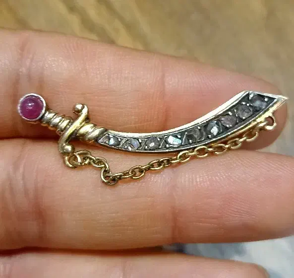 سنجاق سینه قاجاری طلای۱۲عیار ، الماس و یاقوت برمه|جواهرات|تهران, بازار|دیوار