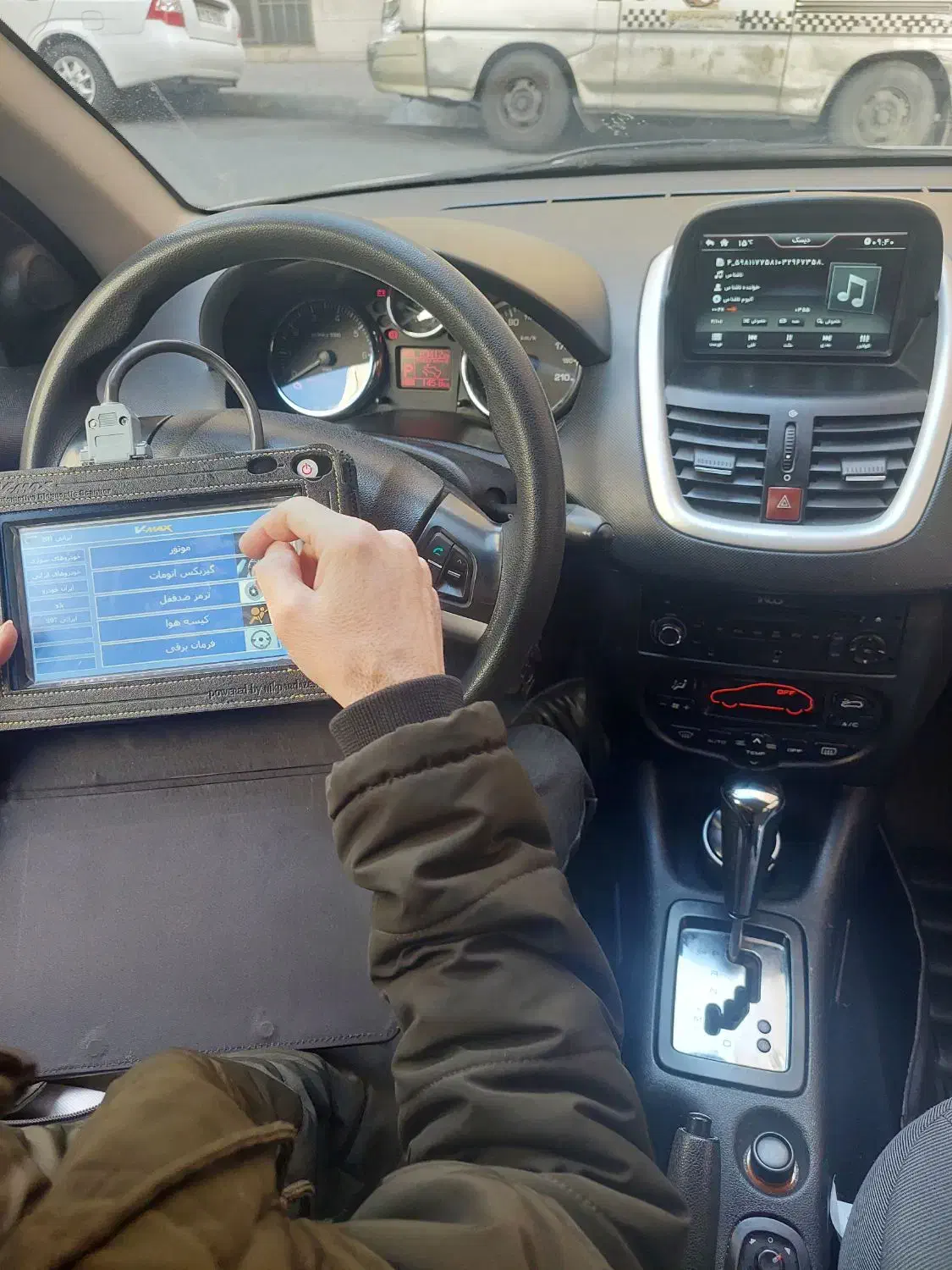 کارشناس رنگ خودرو در محل تشخیص رنگ کارشناس فنی|خدمات موتور و ماشین|تهران, جمهوری|دیوار