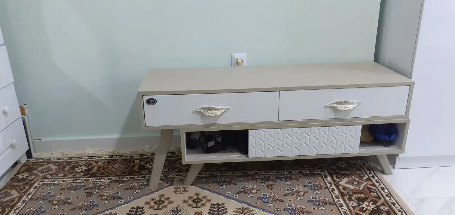 میز|میز تلویزیون|رشت, ساغری سازان|دیوار