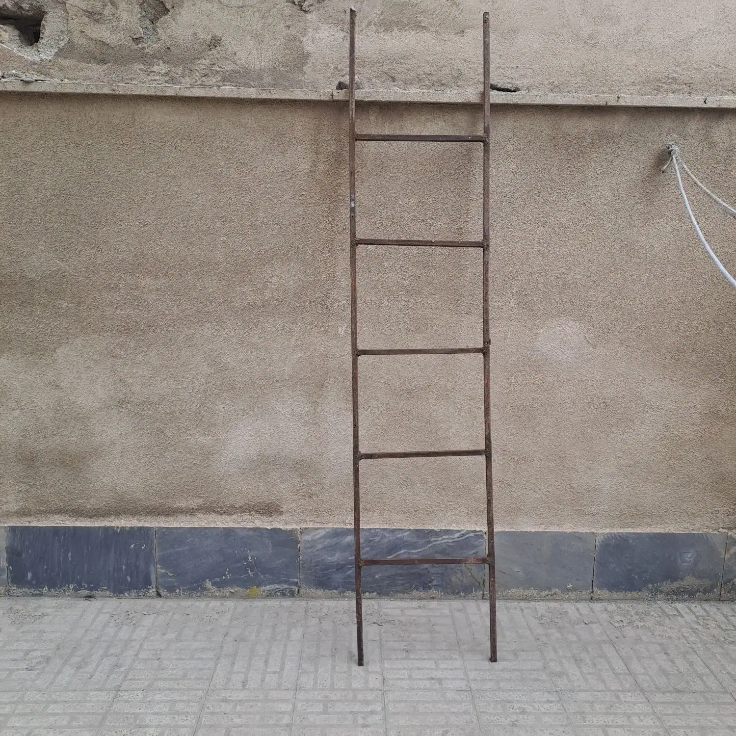 نردبان آهنی|ابزارآلات|فردیس, طالقانی|دیوار