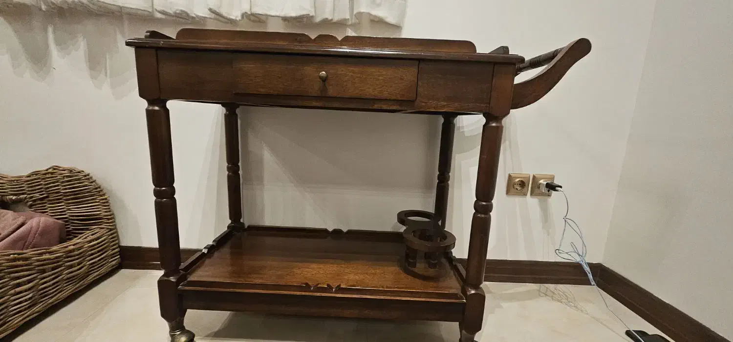 میز بار پذیرایی چرخ دار چوبی سالم و نو|بوفه، ویترین، کنسول|لواسان, |دیوار