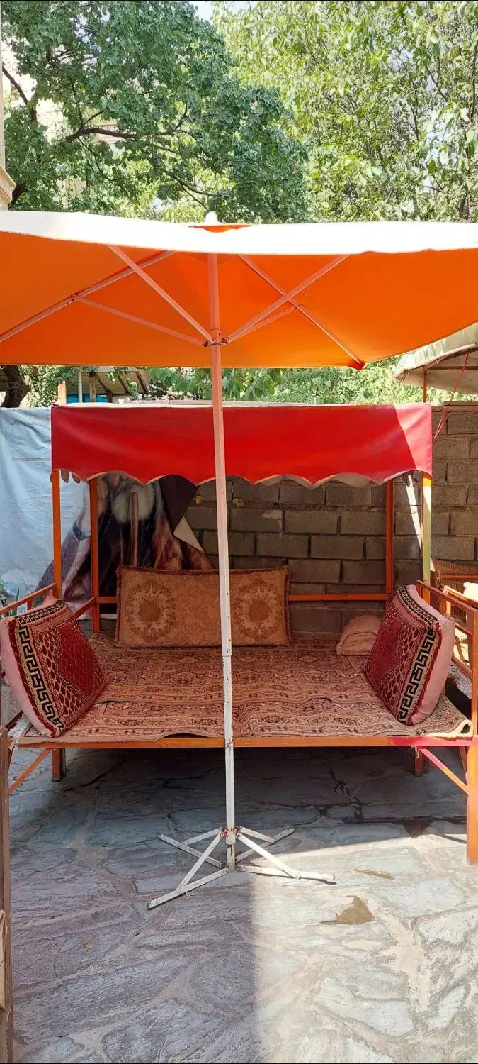 تخت آهنی سقف دار و بدون سقف|صندلی و نیمکت|فشم, |دیوار