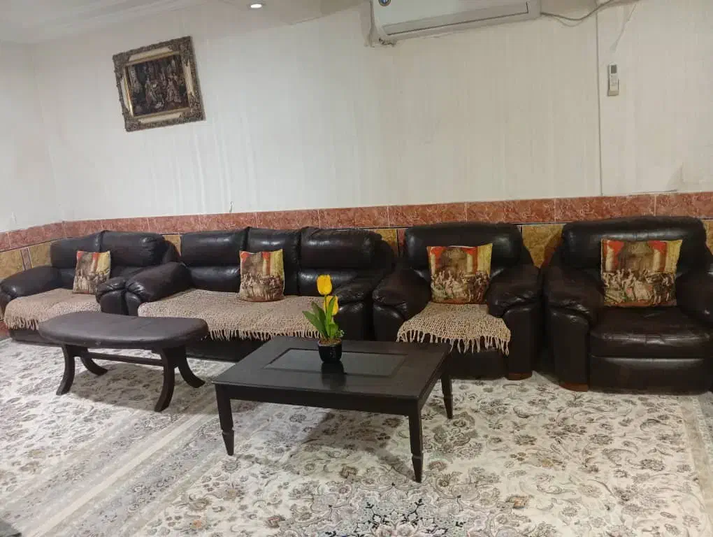 مبلمان چرم تمیربا میز|مبلمان خانگی و میز عسلی|اهواز, کوی فرهنگیان ۱|دیوار