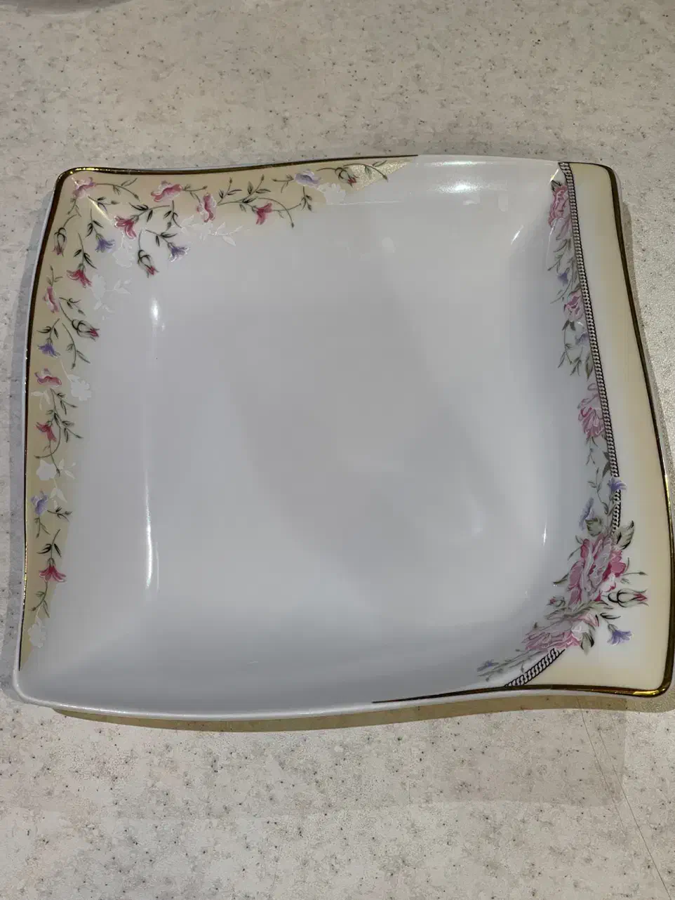 سرویس ۲۴ نفره تقدیس|ظروف سرو و پذیرایی|کرج, گوهردشت|دیوار