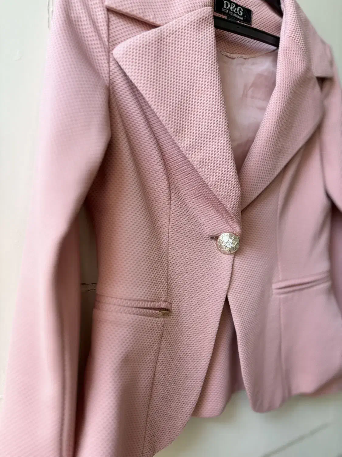 کت و دامن کوتاه|لباس|لنجان, |دیوار