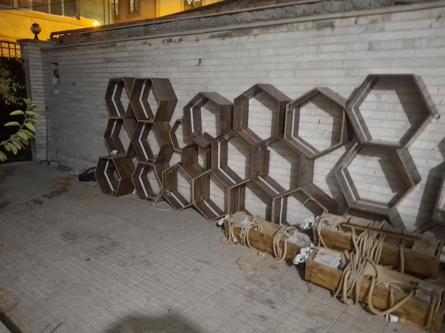 تعدادی ویترین ای دی اف با یه گاو صندوق 2 طبقه|بوفه، ویترین، کنسول|فردیس, نسترن غربی|دیوار