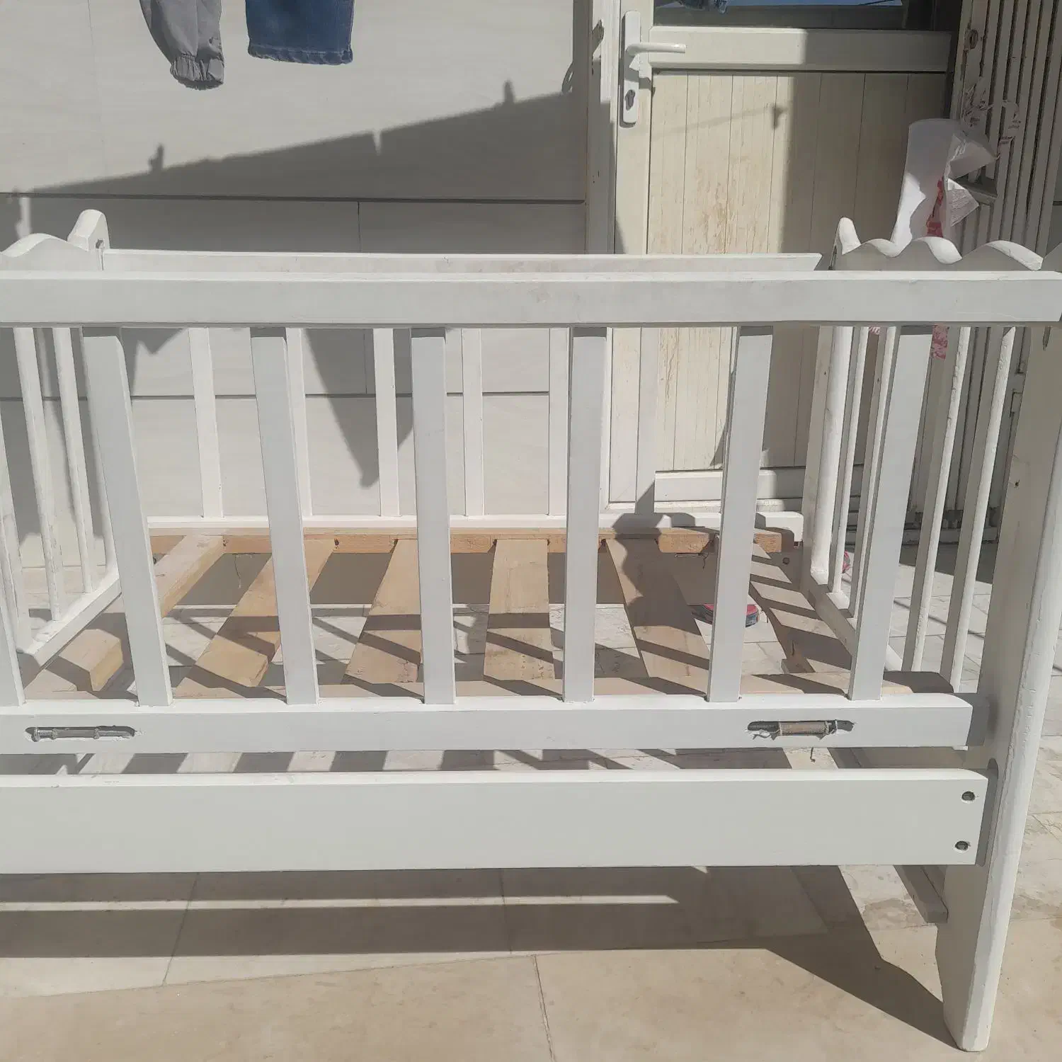 گهواره دو کاره هم گهوار  میشه  هم تخت جنسش چوبه|تخت و صندلی بچه|بروجرد, |دیوار